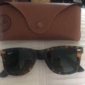 Ray Ban Cat eye sunglasses 🕶